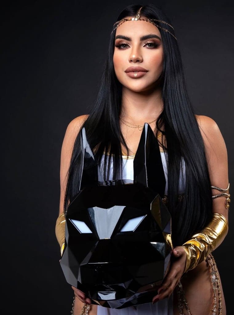 Cleopatra Hookah royal hostess in Egyptian regalia presenting the Anubis LED Edition hookah